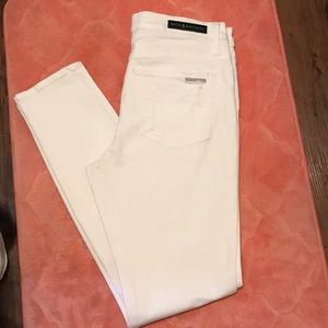 Women’s Rock&Republic Jeans!